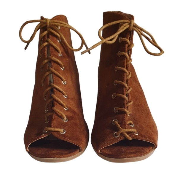 BELLA MARIE Lace Up Block Heel Booties Brown Suede Women Sz 10 Renaissance Vibes - Picture 4 of 14